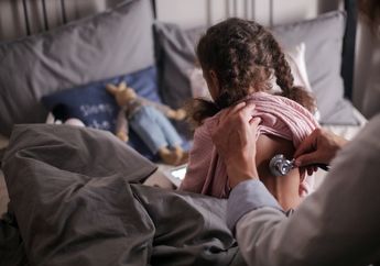 Waspada Gagal Ginjal Akut pada Anak, Dinas Kesehatan Karawang Minta Orang Tua Perhatikan Hal Ini usai Anak Minum Obat Sirup: Tolong Cek!