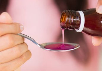 &lsquo;Ibu-ibu Beli Sendiri, Tanpa Resep&rsquo;, Viral Obat Sirup Diduga Penyebab Gagal Ginjal Akut, Dokter Tegas Larang Obat Warung Diberikan pada Anak!
