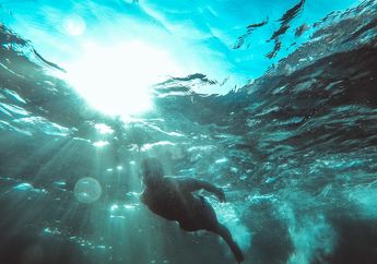Arti Mimpi Berenang di Laut Menunjukkan Kondisi Emosional dan Masa Depan Seseorang, Simak Penjelasannya!