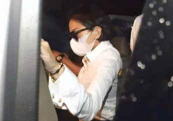 Nikita Mirzani Ditahan, sang Nyai Tidur dengan 8 Tahanan Lain, Fitri Salhuteru: Dia Diperlakukan Tidak Adil!