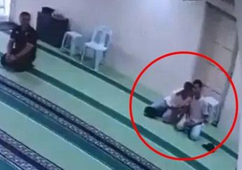 Aksi Mesum Dua Pria di Masjid Terekam CCTV, Nekat Mesra-mesraan sampai Ciuman, Terancam Hukuman 2 Tahun Penjara