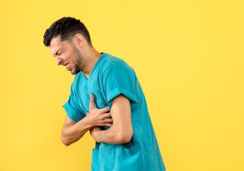 4 Cara Mengatasi Sakit Ulu Hati Tanpa Obat, Salah Satunya Cuma Makan Buah Murah Ini