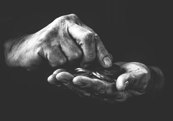 Perlu Diwaspadai, Arti Mimpi Meminjamkan Uang Kepada Orang Kaya Ada Kaitan dengan Sosok yang Ingin Memanfaatkanmu!