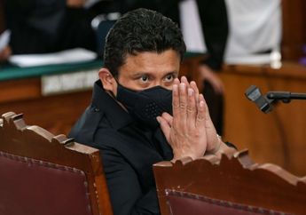 Dianggap Tak Lazim, Gestur Ferdy Sambo Saat Pegang Mikrofon di Persidangan Disorot, Pakar Ekspresi Bongkar Maknanya