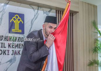 Hampir Mustahil Gabung Timnas di Piala AFF, Sandy Walsh Unggah Momen Kibarkan Bendera Indonesia