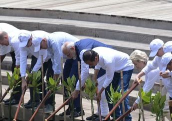 Jokowi Ajak Para Pemimpin KTT G20 Angkat Cangkul dan Menanam Mangrove, Netizen Ngakak: Berasa Study Tour