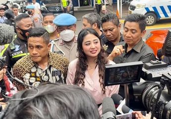 Dewi Perssik Tabuh Genderang Perang ke Haters, sang Biduan Kembali Laporkan Sederet Akun ke Polisi: Buktikan Apa Saya Mandul?