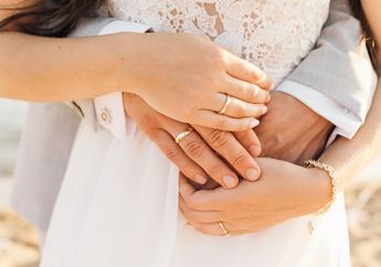 Sejarah Cincin Pernikahan, dari Mana Asalnya dan Kenapa Dipakai di Jari Manis?
