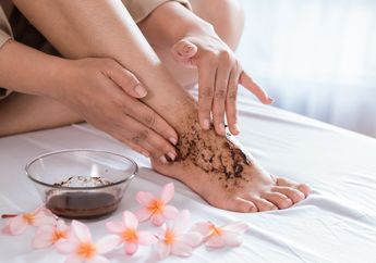 Dapatkan Tampilan Kaki Mulus Bebas Belang dengan Rajin Menggunakan Scrub dari Campuran Bahan Alami Ini Yuk!