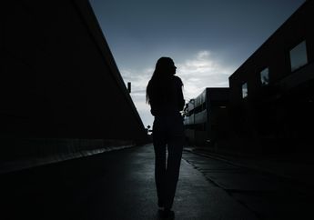 Patok Tarif Rp500 Ribu Sekali Main, Suami Tega Jual Istri dengan Alasan Kesulitan Ekonomi, Sebulan Berhasil Raup Keuntungan Fantastis