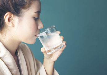 Benarkah Minum Es setelah Melahirkan Bisa Sebabkan Infeksi? Simak Penjelasan Dokter di Bawah Ini