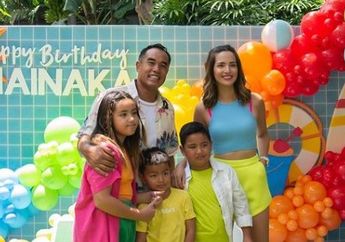 Anak Gadis Nia Ramadhani Jago Main Piano di Atas Panggung, Aksi Mikhayla Bawakan Lagu Klasik Beethoven Panen Sanjungan: Proud of You!