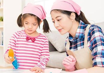 4 Cara Ampuh Membuat Anak Membantu Membersihkan Pekerjaan Rumah, Tidak Akan Ngambek!