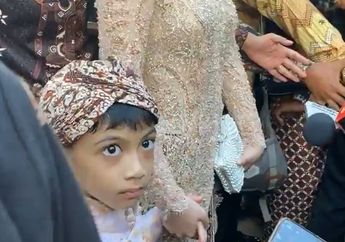 Jan Ethes Malu-malu Saat Ditanya Awak Media Usai Bawakan Cincin di Pernikahan Kaesang dan Erina Gudono