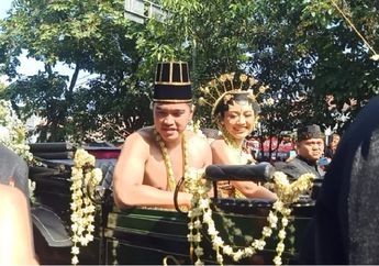 Hujan Angin di Kota Solo, Janur Kuning Pernikahan Kaesang Pangarep dan Erina Gudono Tumbang