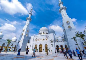 Wisata Religi ke Masjid Raya Sheikh Zayed Solo, Cek Jam Buka, Peraturan Wajib, dan Lokasi Parkirnya!