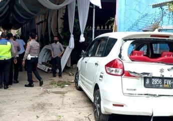 Innalillahi Wa Innailaihi Rojiun, Wanita di Bekasi Tewas Tertabrak Mobil Sendiri, Kaca Belakang Pecah hingga Ban Nyungsep di Parit!