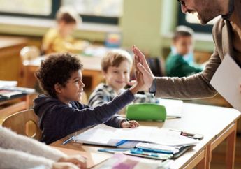 Cari Jawaban Kelas 4 SD Tema 5, Contoh Sikap yang Menunjukkan Keadilan Sosial, Menghormati Hak Teman!