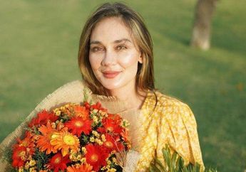 Mampir ke Kampung Halaman, Luna Maya Tak Segan Nongkrong di Warung Pinggir Jalan sampai Tuai Pujian Warga Cirebon: Salut!