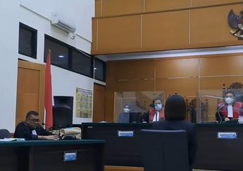 Nikita Mirzani Tegaskan Dirinya Tak Ngamuk di Ruang Sidang, Pastikan Mikrofon Jatuh Bukan karena Dibanting: Mengejutkan ya...