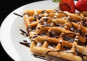 Inspirasi Bekal Sekolah Anak: Resep Wafel Cokelat Saus Blueberry yang Dijamin Bikin si Kecil Nafsu Makan!