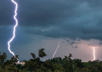 BMKG Peringatkan Ada Potensi Cuaca Ekstrem di Akhir Tahun 2022, Beberapa Daerah Ini Berstatus Siaga, Terancam Alami Bencana