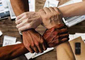 Cari Kunci Jawaban Materi Kelas 4 SD, Contoh Perilaku yang Mencerminkan Sikap Gotong Royong