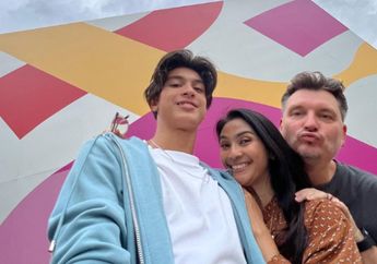 Suaminya Bukan Orang Sembarangan, Artis Cantik Ini Justu Beri Pesan Penuh Teka-teki Terkait Putra Semata Wayangnya: Tenang Aja Nak, Kita Jalanin Bareng-bareng