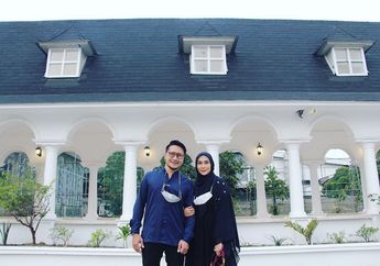Putuskan Hijrah, Pasangan Presenter ini Punya Rumah Mewah Bergaya American Classic, Ada Kolam Renang dan Coffee Shop Pribadi!