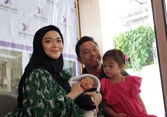 Selain Tak Pakai Baby Sitter, Sheza Idris Tak Ingin Pisah Kamar dengan Anak Keduanya yang Baru Lahir