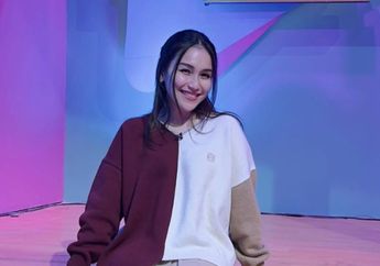 Ayu Ting Ting Terpeleset saat Asyik Goyang di Atas Panggung, sang Biduan Cuek Bebek dan Kembali Hibur Penggemar, Aksinya Panen Pujian!