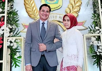 Nikahi Anggota DPR RI Beda 15 Tahun, Kemesraan Ivan Fadilla dan Sang Istri Jadi Sorotan, Bikin Iri Sejuta Umat!