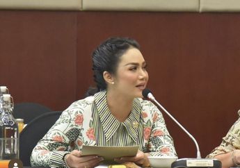Nyengir Tahan Sakit, Krisdayanti Lakukan Vaksin Booster ke-2 Covid-19, Gaya sang Anggota DPR RI Curi Perhatian!