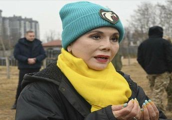 Terbang ke Ukraina Bawa Bantuan, Dewi Soekarno Ditegur Sekretaris Kabinet Jepang Hirokazu Matsuno, Ini Alasannya