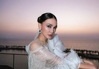 Mbak Bulan Cantiknya Natural, Penampilan Luna Maya Kenakan Kimono Bikin Netizen Klepek-klepek!