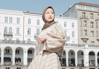 Penampilan Berbeda Gita Savitri dengan Hijab Turban yang Simpel dan Modis