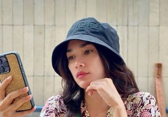 BUKTI Ussy Sulistiawaty Tak Sombong Meski Tajir, Jajan Siomay Pinggir Jalan dan jadi Tukang Parkir Dadakan, Body Singsetnya Jadi Sorotan