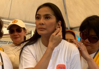 Hibur Anak Pengidap Kanker, Maudy Koesnaedi Bawa Hadiah Kaos Si Doel The Movie