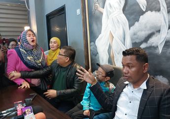 Daus Mini Gelar&nbsp;Konferensi Pers, Shelvie Hana Wijaya Tiba-tiba Datang Sambil Menangis Mohon&nbsp;Hal Ini