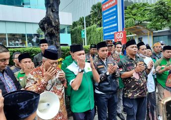 Anak Salah Satu Kadernya Dianiaya Brutal, GP Ansor dan Banser Lakukan Doa Bersama di Depan Rumah Sakit