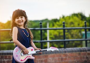 5 Arti Mimpi Nyanyi Lagu Anak-anak, Tanda Hidup Lagi Penuh Kebahagiaan