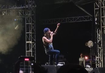 Red Jumpsuit Apparatus Cover Lagu Blink 182 di Panggung Everblast Festival 2023