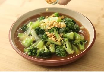 Resep Brokoli Saus Tiram dan Tim Telur, Cocok untuk Menu Sarapan si Kecil!