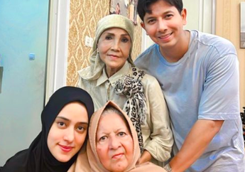 Ibunda Tetap Berdzikir Walau Alami Demensia, Fairuz A Rafiq Akui Sangat Bersyukur