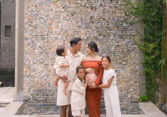 Bertahta Jadi Istri Pesepakbola Kondang, Artis Cantik Ini Santuy Masak Sambil Momong Anak, Aksinya Panen Pujian