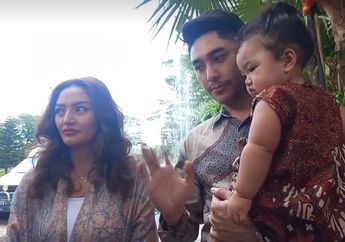 Jelang Bulan Ramadan, Siti Badriah dan Krisjiana Baharudin Lakukan Tradisi Ziarah Kubur