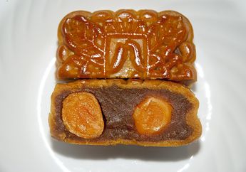 5 Arti Mimpi Makan Kue Bulan, Pertanda Hidup Anda Akan Diguncang Perubahan, Bersiaplah!