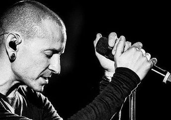 Profil Chester Bennington, Vokalis Ikonik Lama di Band Linkin Park yang Sukses Besar tapi Miliki Masa Kecil Kelam