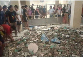 INNALILLAHI, Kubah Masjid di Makassar Roboh Saat Salat Tarawih hingga Ada Bocah Tertimbun Reruntuhan, Begini Kondisi Para Korban