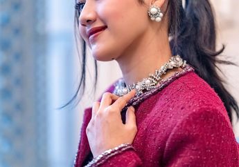 Erina Gudono Diisukan Sedang Hamil, Intip Penampilannya Saat Kenakan Kebaya Pink Tradisional!